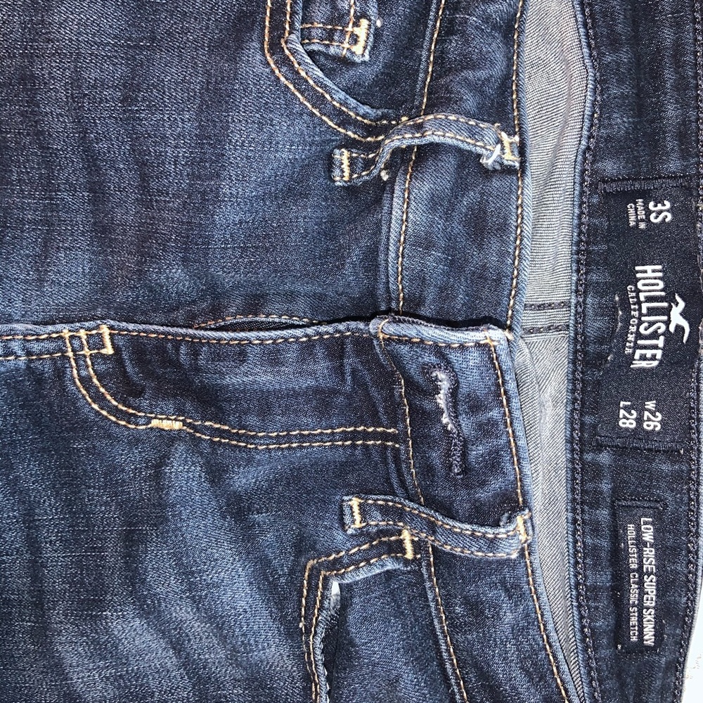 DARK WASH HOLLISTER JEANS